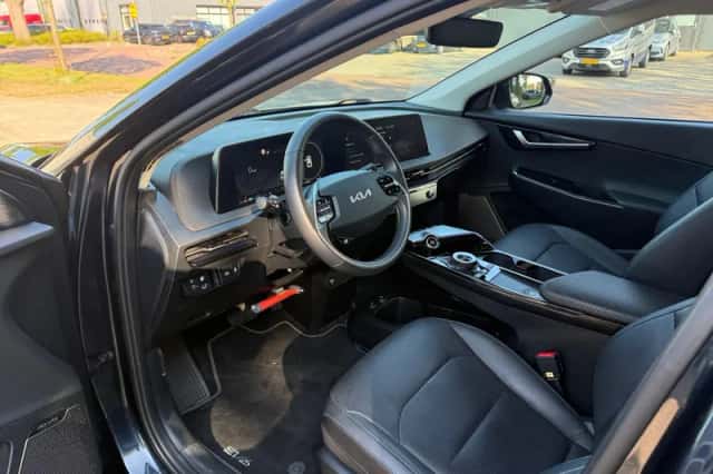 Kia EV6 (2023) thumbnail 13