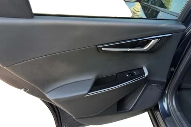Kia EV6 (2023) thumbnail 38