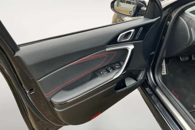 Kia Ceed (2019) thumbnail 11