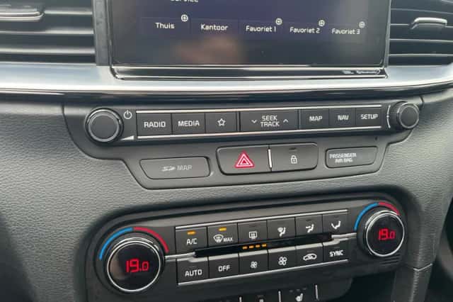 Kia Ceed (2019) thumbnail 24