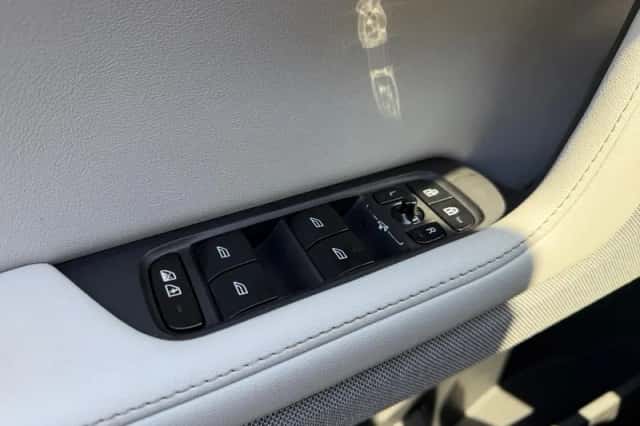 Polestar 2 (2023) thumbnail 33