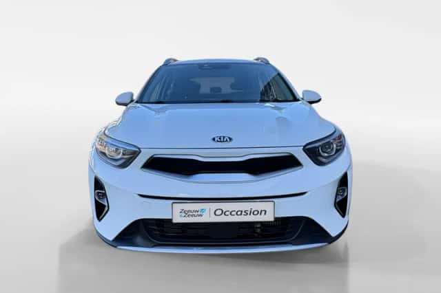 Kia Stonic (2021) thumbnail 2