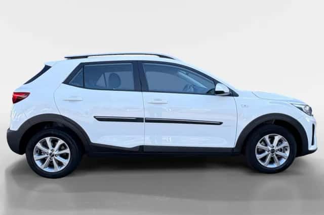 Kia Stonic (2021) thumbnail 4