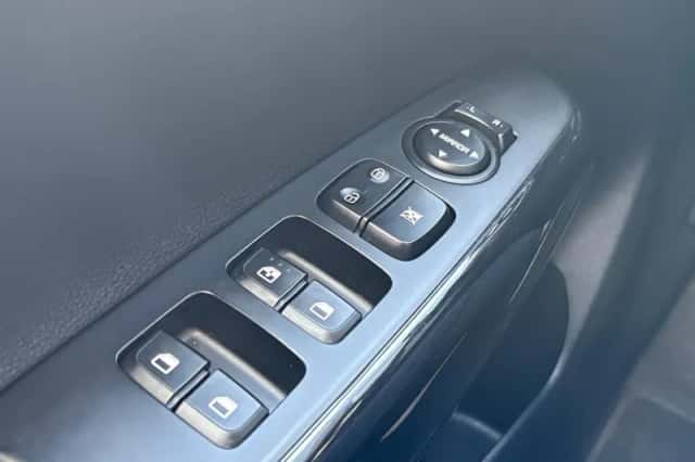 Kia Picanto (2023) thumbnail 23