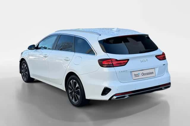 Kia Ceed Sportswagon (2024) thumbnail 4