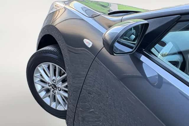 Kia Rio (2020) thumbnail 2