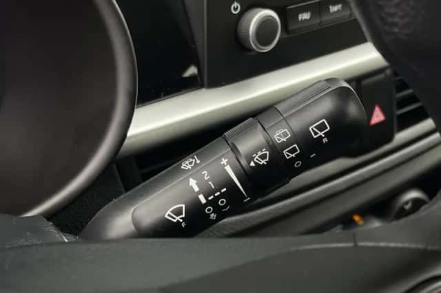 Kia Picanto (2023) thumbnail 17