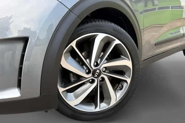 Kia Niro (2018) thumbnail 2