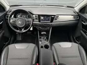 Kia Niro (2016) thumbnail 11