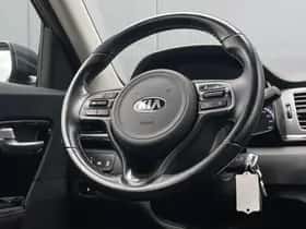 Kia Niro (2016) thumbnail 12