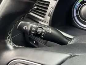 Kia Niro (2016) thumbnail 16