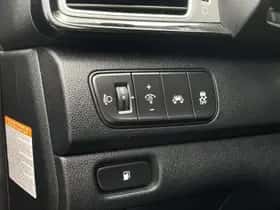 Kia Niro (2016) thumbnail 24