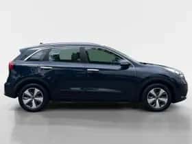 Kia Niro (2016) thumbnail 6