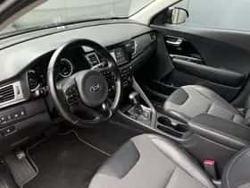 Kia Niro (2016) thumbnail 9
