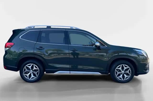 Subaru Forester (2023) thumbnail 6