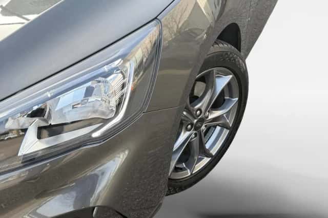 Ford Focus (2021) thumbnail 2
