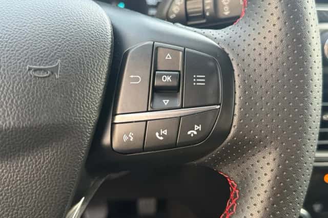 Ford Focus (2021) thumbnail 17