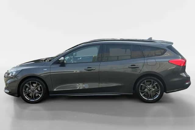 Ford Focus (2021) thumbnail 3
