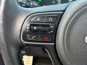 Kia Niro (2017) thumbnail 16