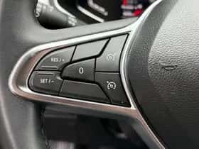 Renault Captur (2022) thumbnail 16