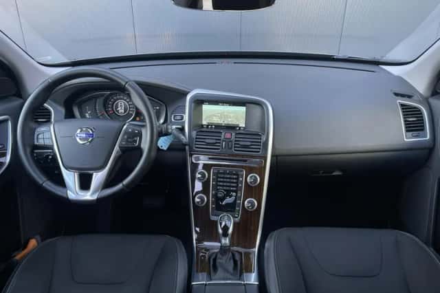Volvo XC60 (2016) thumbnail 11