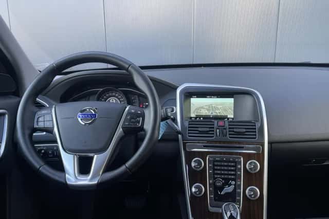 Volvo XC60 (2016) thumbnail 12