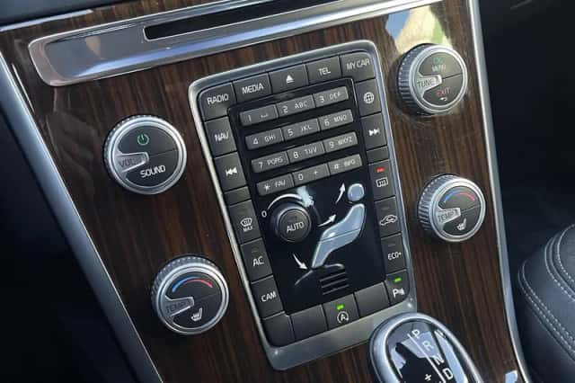 Volvo XC60 (2016) thumbnail 14