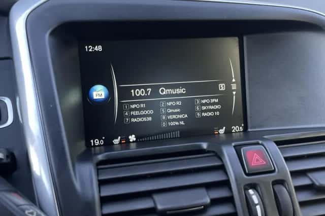 Volvo XC60 (2016) thumbnail 15