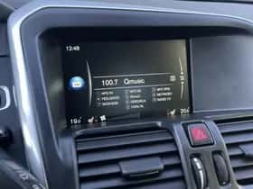 Volvo XC60 (2016) thumbnail 15