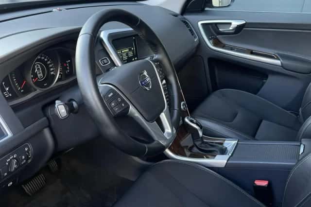 Volvo XC60 (2016) thumbnail 21