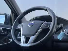 Volvo XC60 (2016) thumbnail 9