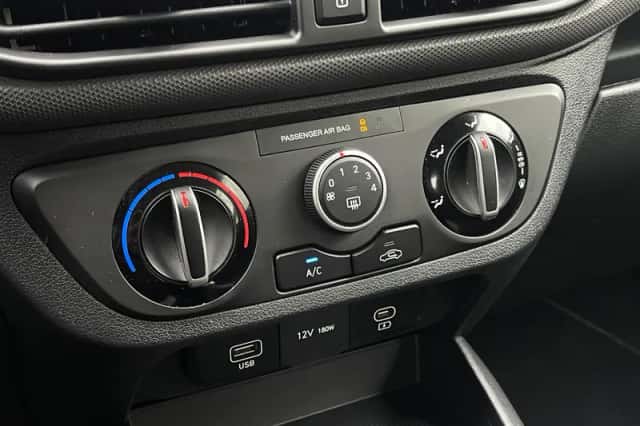 Hyundai i10 (2024) thumbnail 25