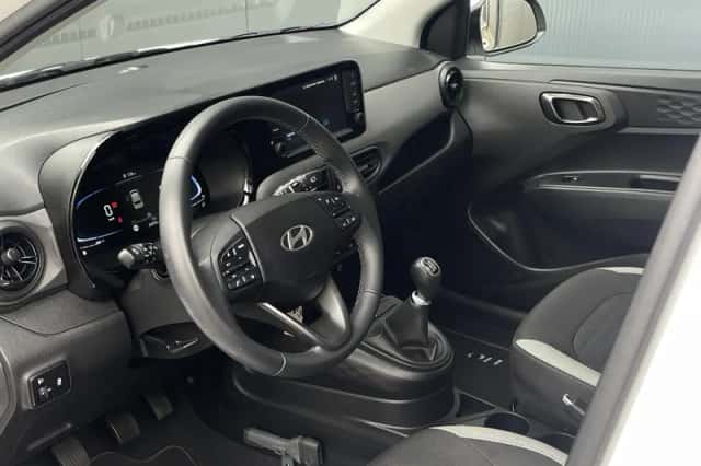 Hyundai i10 (2024) thumbnail 9