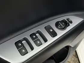 Kia Rio (2023) thumbnail 24