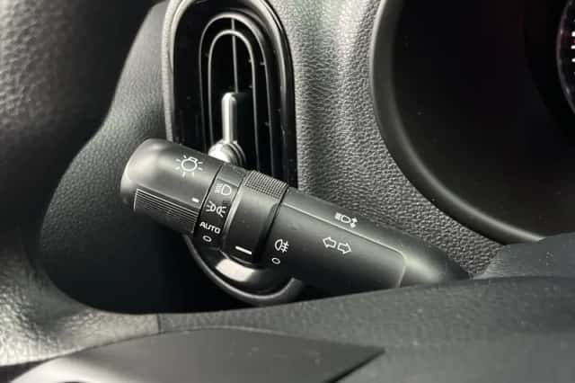 Kia Picanto (2023) thumbnail 18