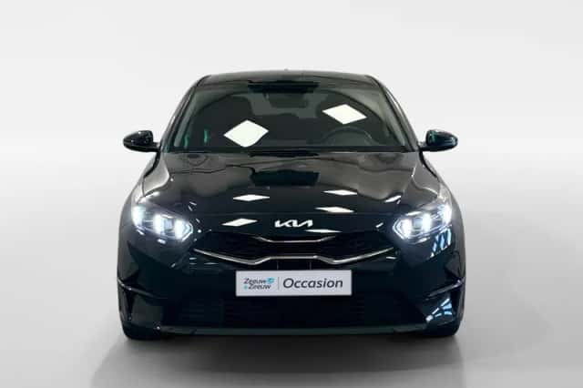 Kia Ceed (2024) thumbnail 2
