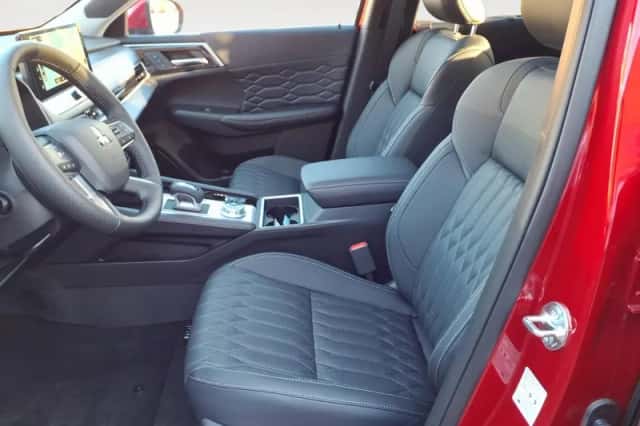 Mitsubishi Outlander (2026) thumbnail 14