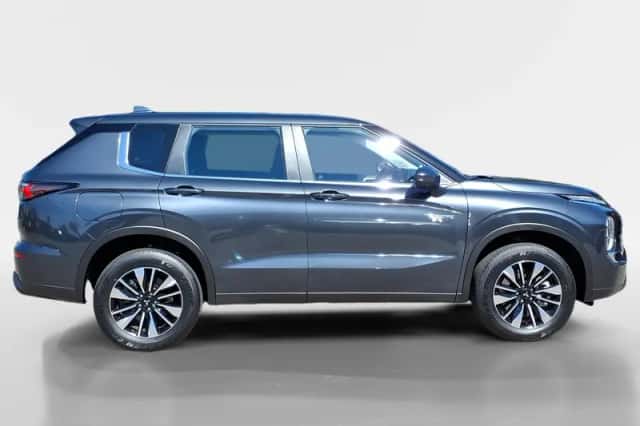 Mitsubishi Outlander (2026) thumbnail 4