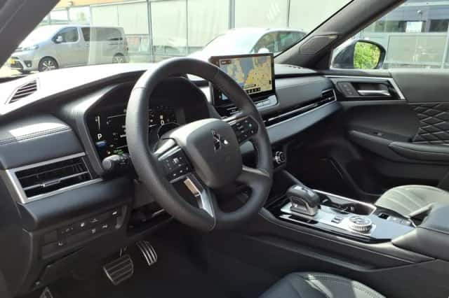 Mitsubishi Outlander (2026) thumbnail 17