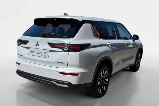 Mitsubishi Outlander (2026) thumbnail 4