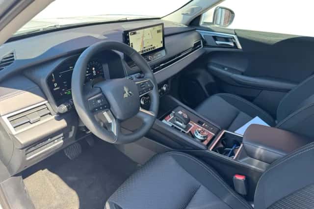Mitsubishi Outlander (2026) thumbnail 10
