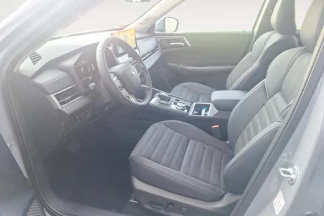 Mitsubishi Outlander (2026) thumbnail 12