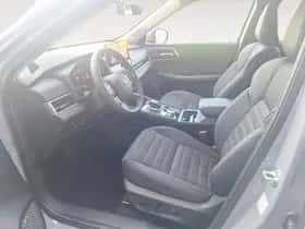 Mitsubishi Outlander (2026) thumbnail 12