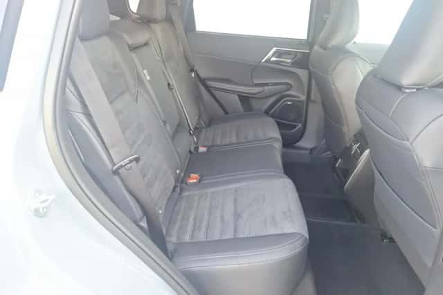 Mitsubishi Outlander (2026) thumbnail 25