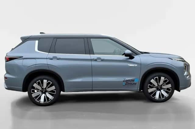 Mitsubishi Outlander (2025) thumbnail 4