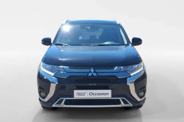 Mitsubishi Outlander (2021) thumbnail 2