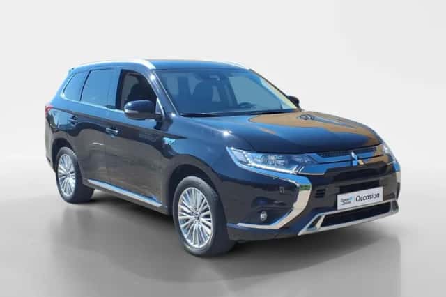 Mitsubishi Outlander (2021) thumbnail 3