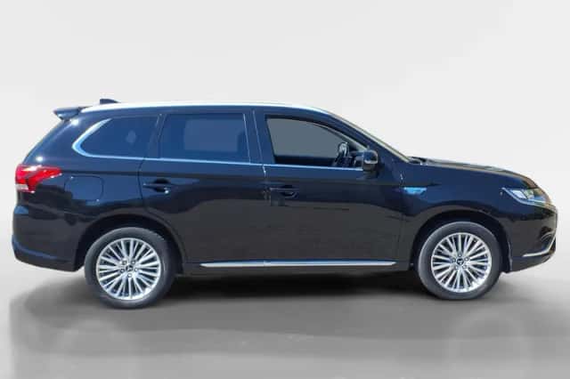 Mitsubishi Outlander (2021) thumbnail 4