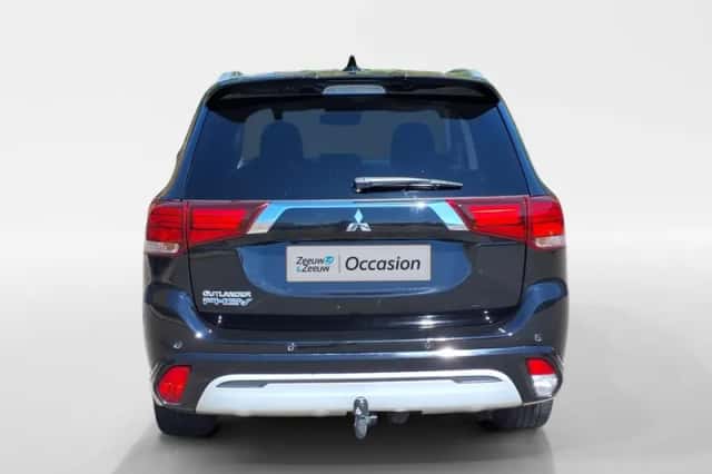 Mitsubishi Outlander (2021) thumbnail 6