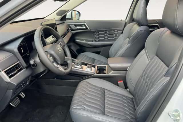 Mitsubishi Outlander (2026) thumbnail 11